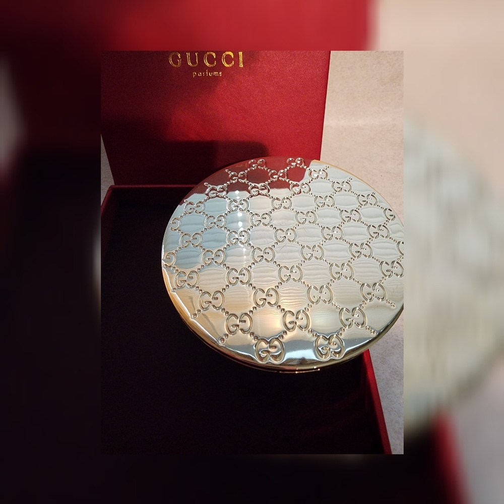Gucci Gold Monogram Compact Makeup Mirror New In Box - Picture 7 of 9